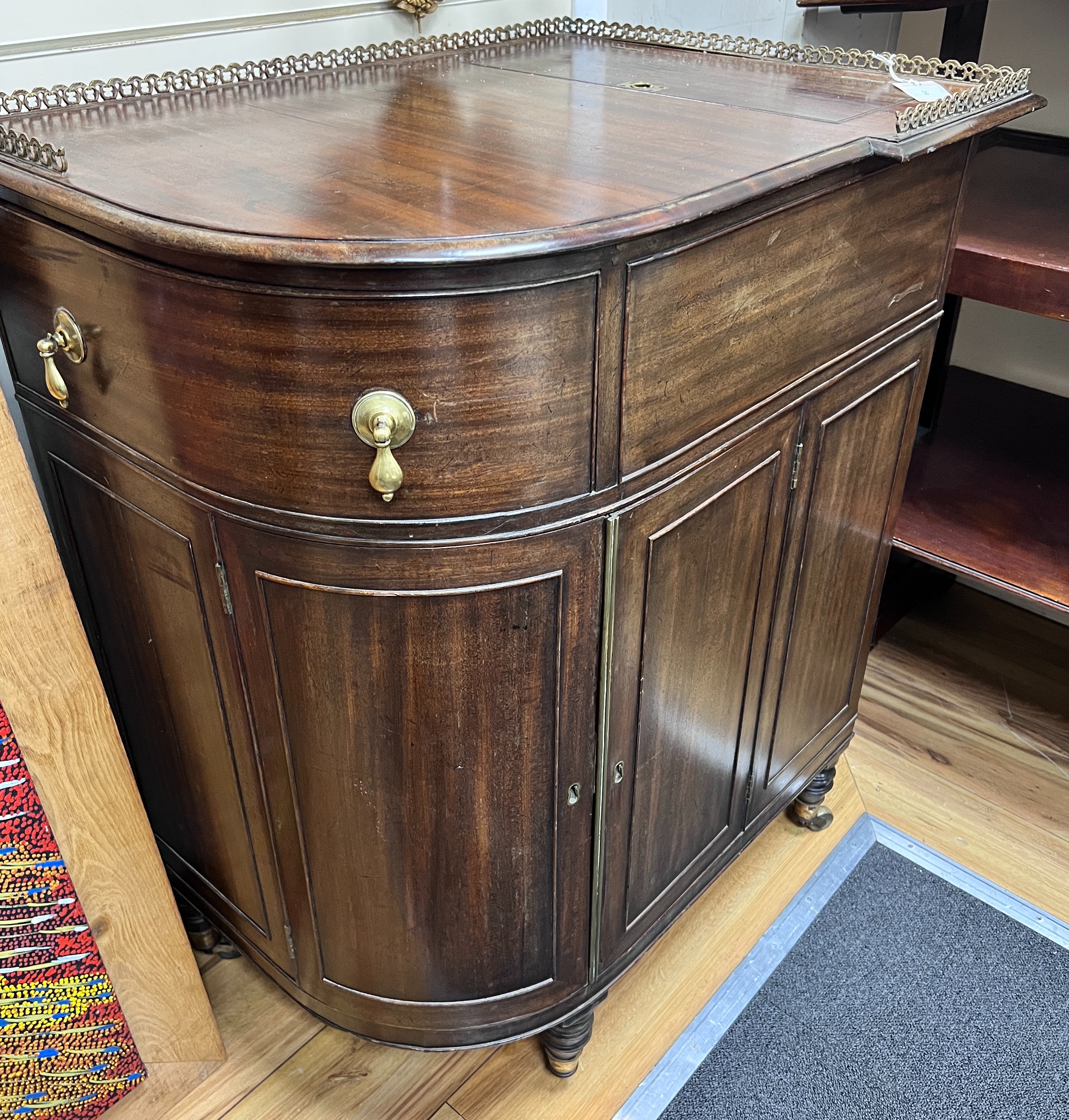 An early 20th century Irish mahogany wine cooler cabinet, width 73cm, depth 55cm, height 94cm